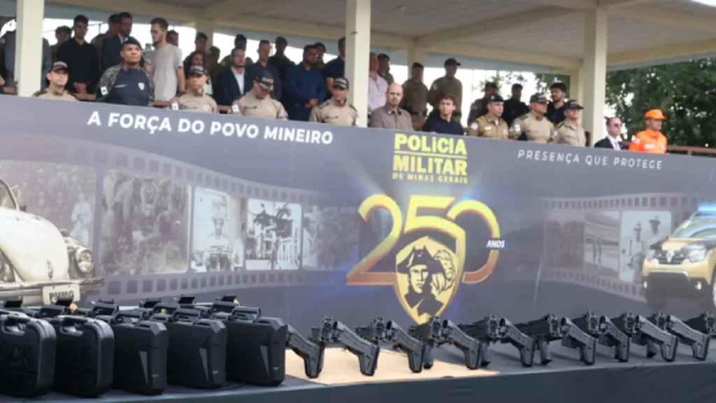 Governo de Minas entrega 13 viaturas e mais de 600 armamentos para a PMMG em reforço à segurança Governo de Minas entrega 13 viaturas e mais de 600 armamentos para a PMMG em reforço à segurança
