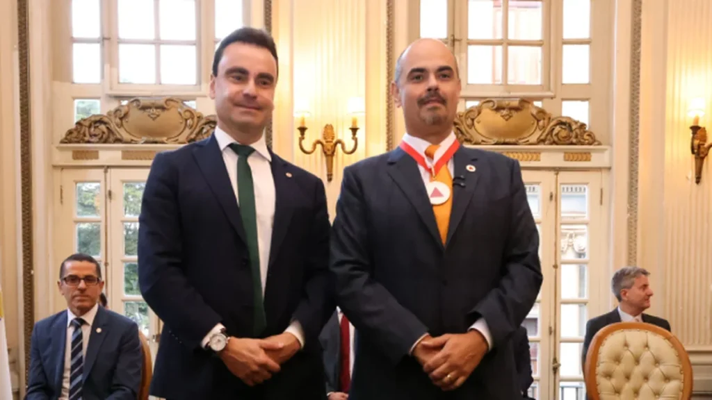 Governador de Minas recebe Medalha do Mérito da Advocacia-Geral do Estado em reconhecimento ao serviço público Governador de Minas recebe Medalha do Mérito da Advocacia-Geral do Estado em reconhecimento ao servi