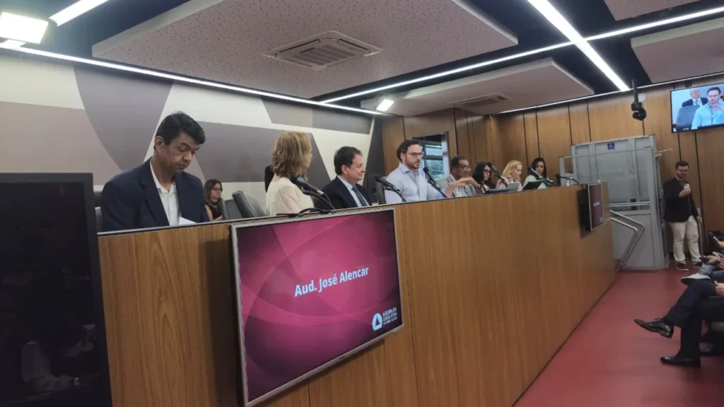 CNC acompanha debate sobre formação de condutores em Minas Gerais e alerta para segurança no trânsit