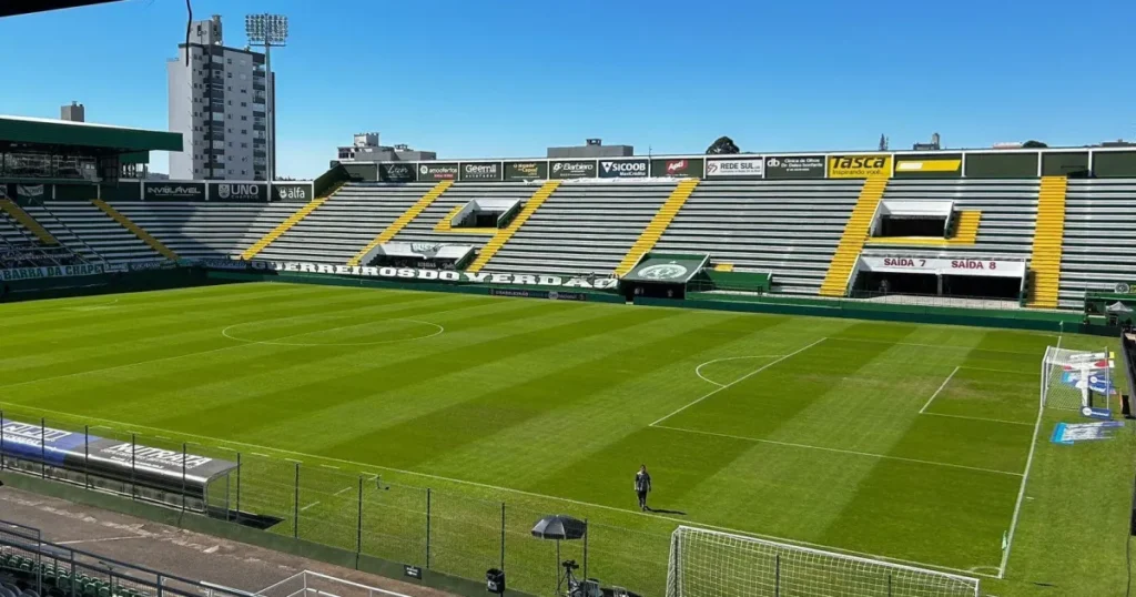 Chapecoense x Vitória: Descubra o Horário e Onde Assistir ao Confronto do Brasileirão