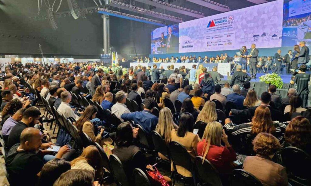 Diálogo entre Pré-Candidatos e Prefeitos no 41º Congresso Mineiro de Municípios