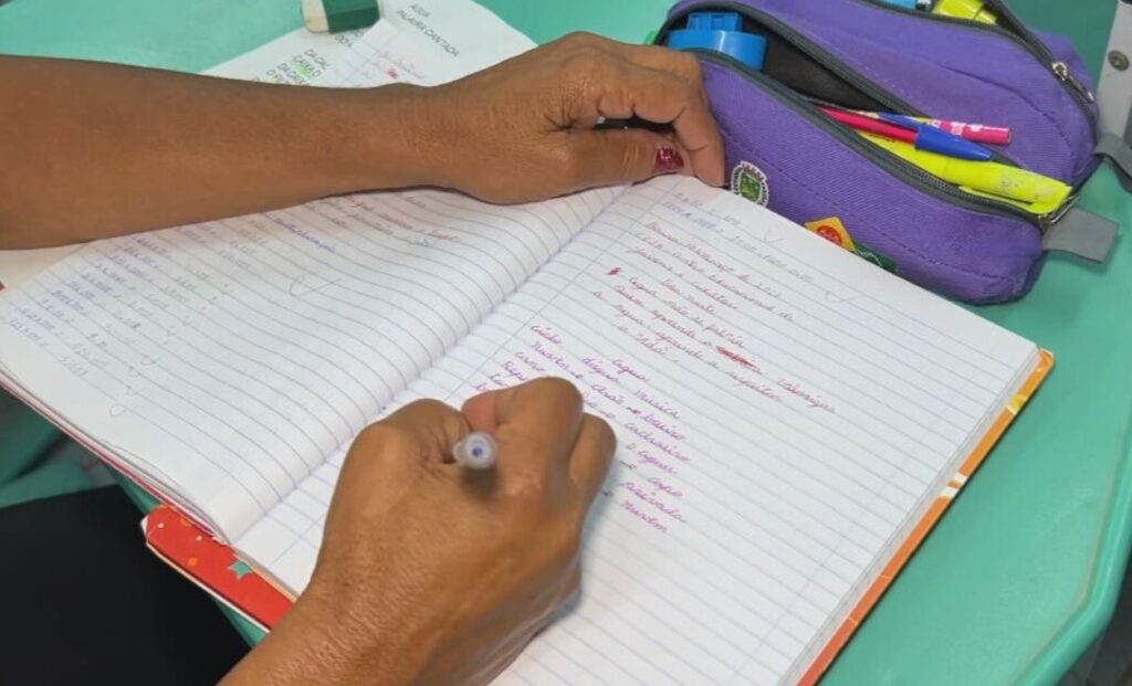 Educação de Jovens e Adultos: Uma Chance de Conclusão Escolar e Combate ao Analfabetismo em SP