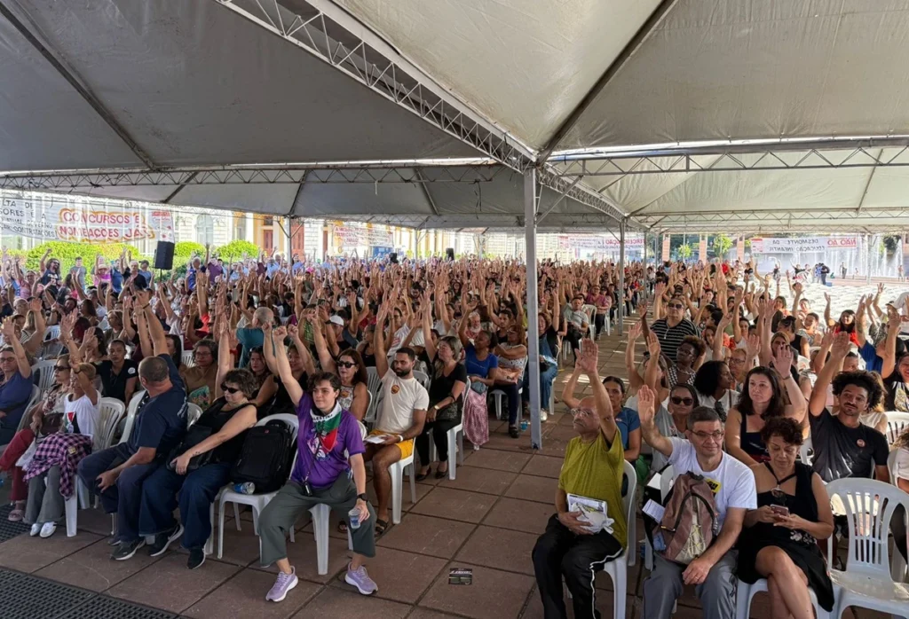 Greve dos Educadores em Belo Horizonte: Um Clamor por Diálogo e Melhoria nas Condições de Trabalho Greve dos Educadores em Belo Horizonte: Um Clamor por Diálogo e Melhoria nas Condições de Trabalho