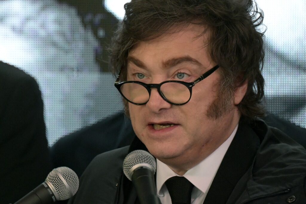 Javier Milei: Desaprovação Recorde e Desafios Econômicos na Argentina