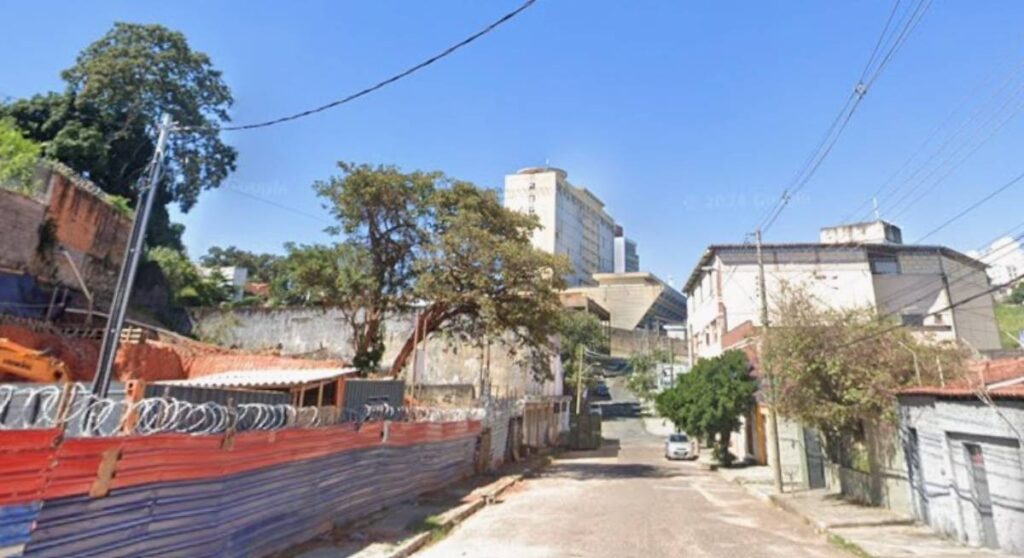 Tragédia em Belo Horizonte: Homem é Vitimado por Ataque de Cães em Lote de Construção