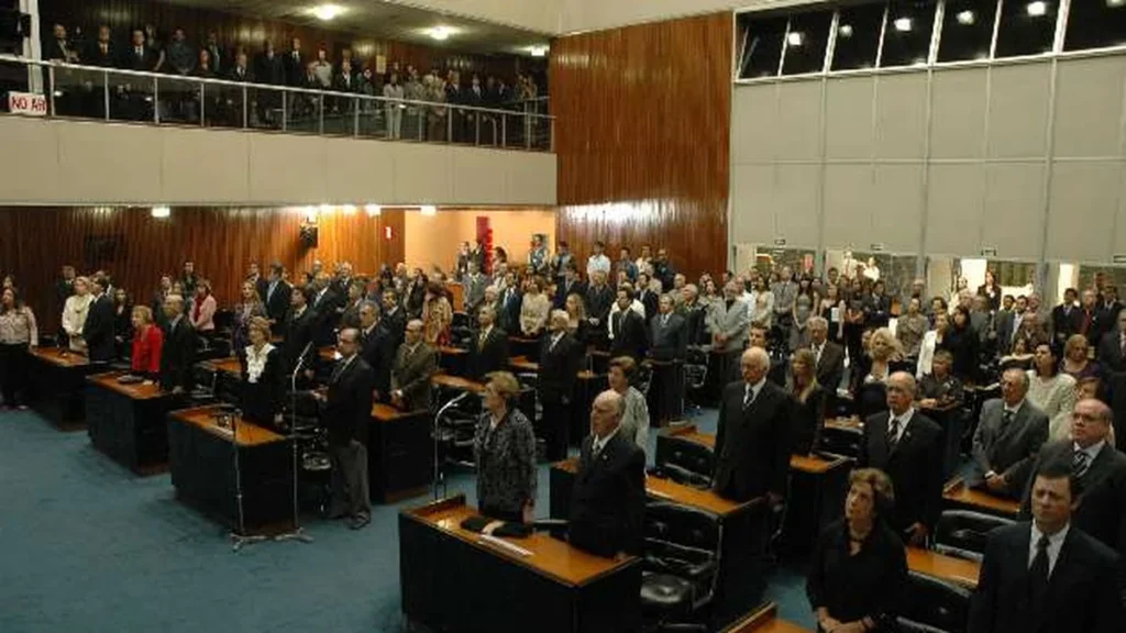 ADCE-MG é homenageada na Assembleia Legislativa pelos 60 anos de atuação ética e social ADCE-MG é homenageada na Assembleia Legislativa pelos 60 anos de atuação ética e social