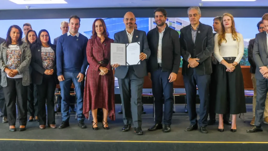 Governo de Minas fecha contrato de R$ 2,1 bilhões para Complexo Hospitalar Padre Eustáquio Governo de Minas fecha contrato de R$ 2,1 bilhões para Complexo Hospitalar Padre Eustáquio