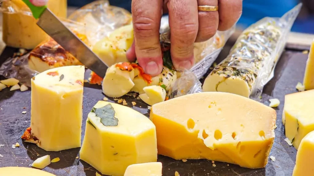 Quatro Municípios Ampliam Microrregião do Queijo Artesanal do Serro e Fortalecem Setor em Minas Gerais Quatro Municípios Ampliam Microrregião do Queijo Artesanal do Serro e Fortalecem Setor em Minas Gera