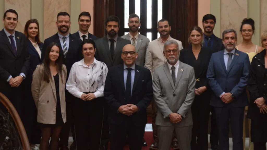 Governo de Minas e Québec firmam acordo estratégico para ampliar intercâmbio e inovação Governo de Minas e Québec firmam acordo estratégico para ampliar intercâmbio e inovação