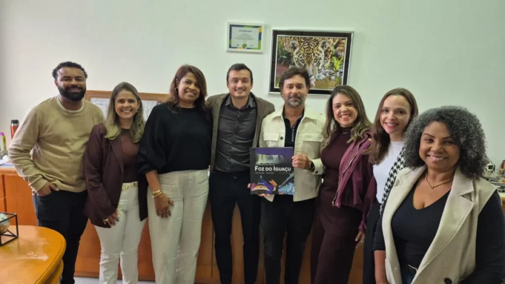 Comitiva de Minas Gerais visita Secretaria de Turismo de Foz do Iguaçu e conhece modelo de gestão do destino Comitiva de Minas Gerais visita Secretaria de Turismo de Foz do Iguaçu e conhece modelo de gestão do