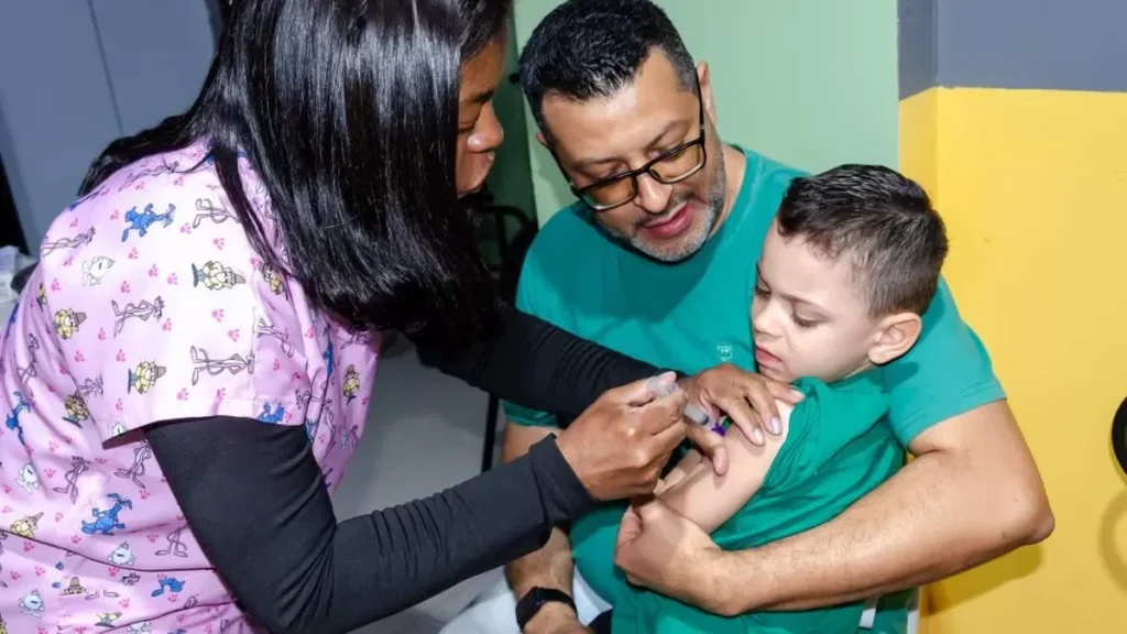 Dia D de Multivacinação em Contagem reforça a proteção da saúde infantil e adolescente