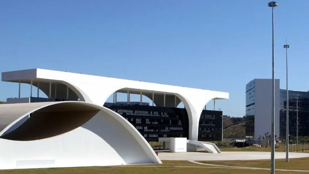 Minas Gerais e o Palanque da Democracia em 2026: O Desafio da Construção Política no Estado