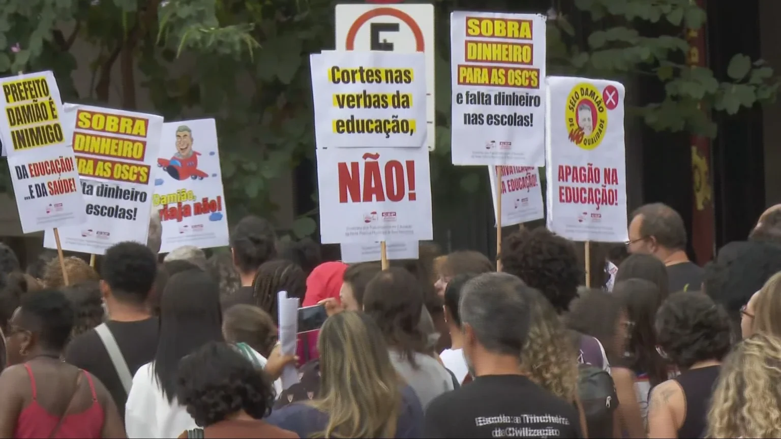 Greve na Educação em Belo Horizonte: Defensoria Solicita Funcionamento Mínimo das Escolas Municipais