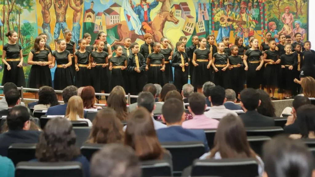 Mais diálogo para promover um ensino melhor: como fortalecer a educação pública em Minas Gerais Mais diálogo para promover um ensino melhor: como fortalecer a educação pública em Minas Gerais