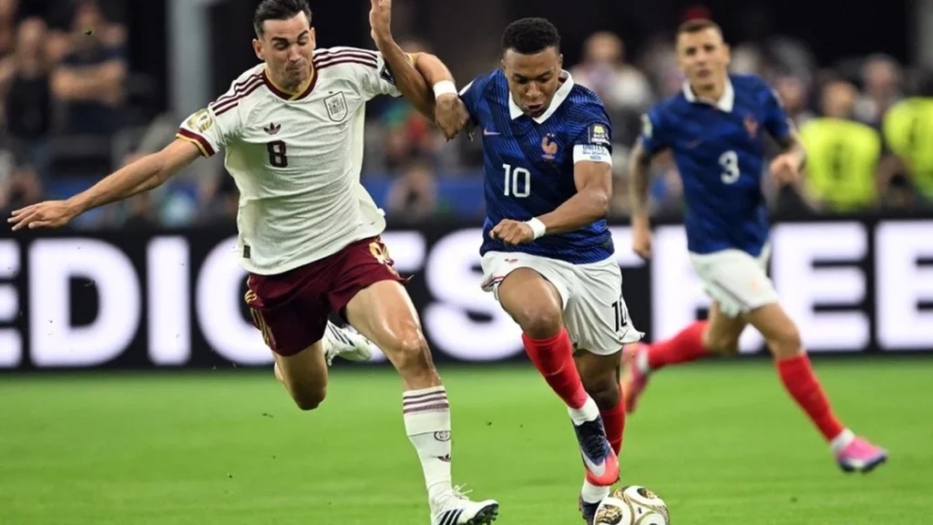 Cafú mantém recorde único de três finais de Copa do Mundo após eliminação de Mbappé Cafú mantém recorde único de três finais de Copa do Mundo após eliminação de Mbappé