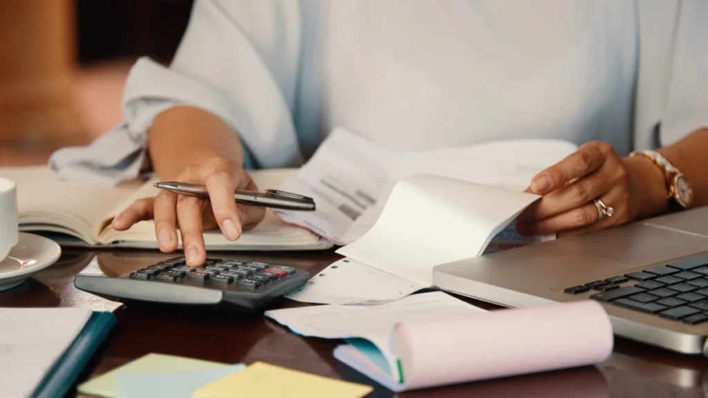 Mulheres lideram inadimplência recorrente em Minas Gerais e impactam economia local Mulheres lideram inadimplência recorrente em Minas Gerais e impactam economia local