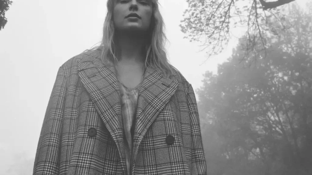 Seis anos de “Folklore”, de Taylor Swift: 6 músicas que marcaram uma década Seis anos de "Folklore", de Taylor Swift: 6 músicas que marcaram uma década