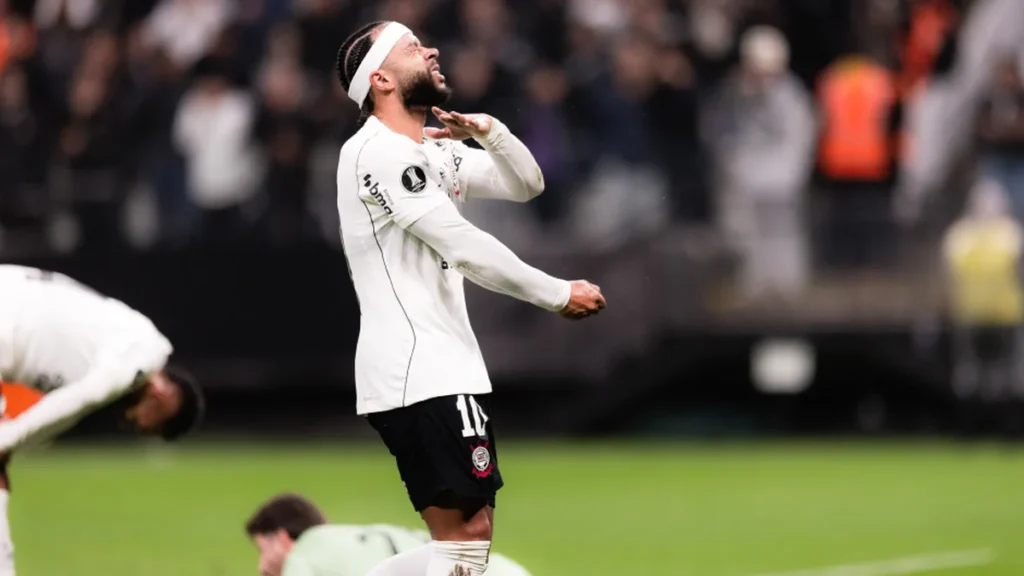 Corinthians define prazo para decisão sobre permanência de Memphis Depay