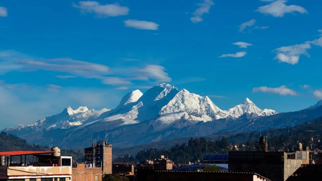 Escalar o Huascarán: Riscos Crescentes e Desafios para Alpinistas no Peru Escalar o Huascarán: Riscos Crescentes e Desafios para Alpinistas no Peru