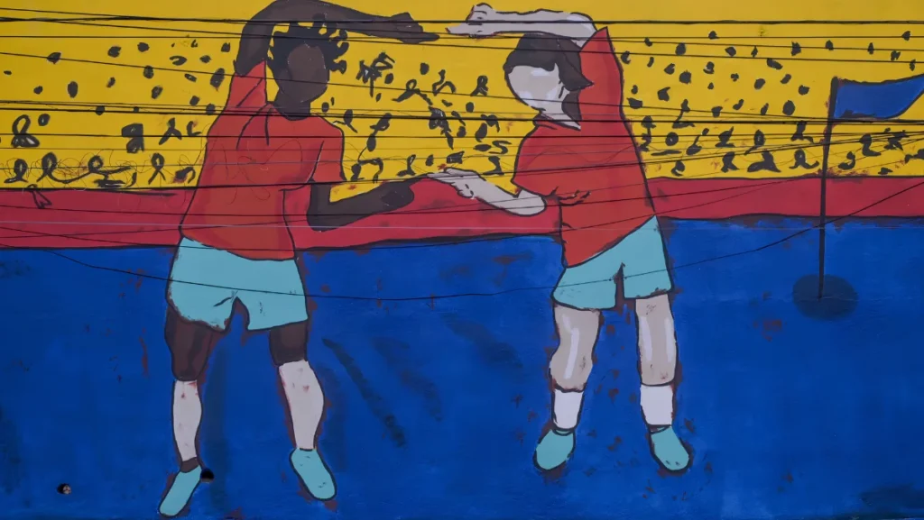 Mural da Copa Feminina une futebol de várzea, cultura pop e memória em Belo Horizonte